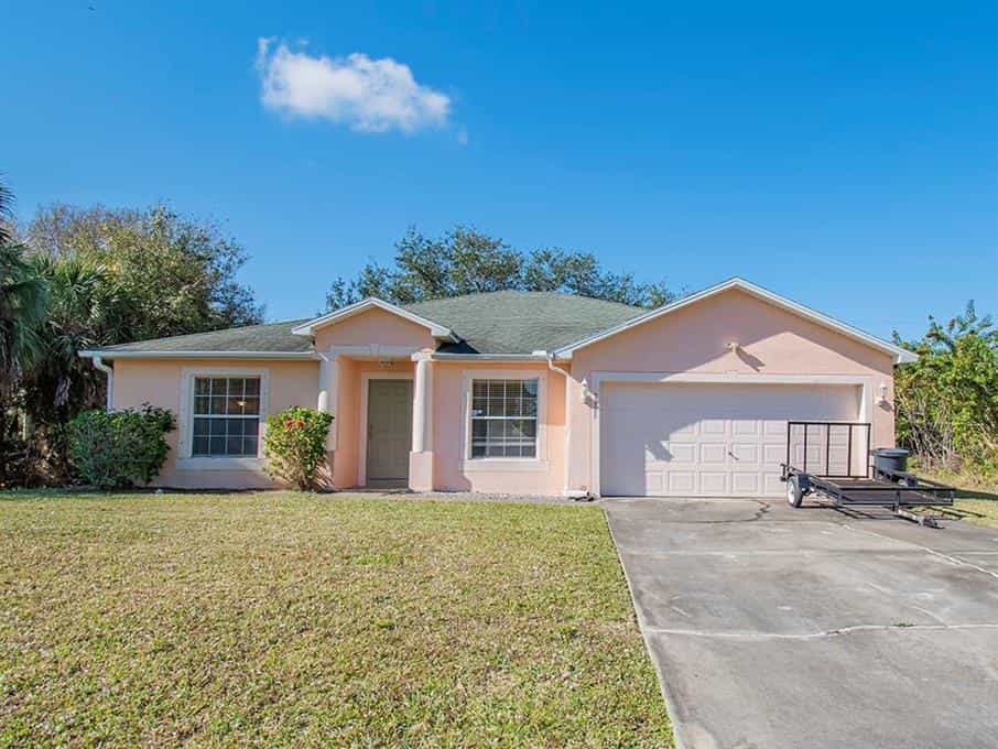 Hus i Vero Lake Estates, Florida 10018143