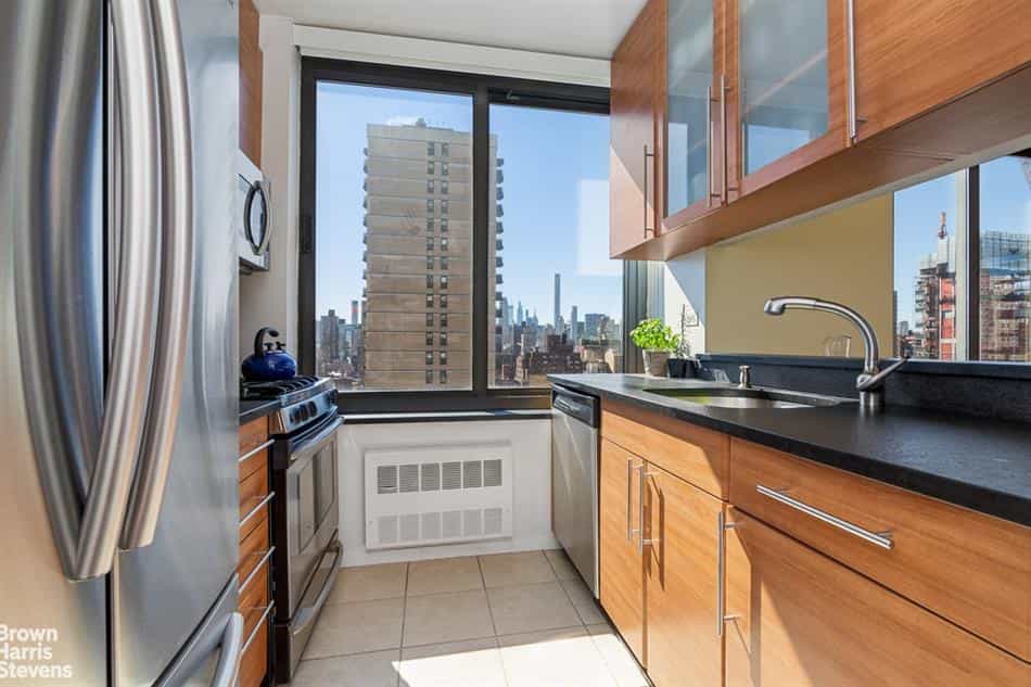 Condominium in Manhattan, New York 10018705