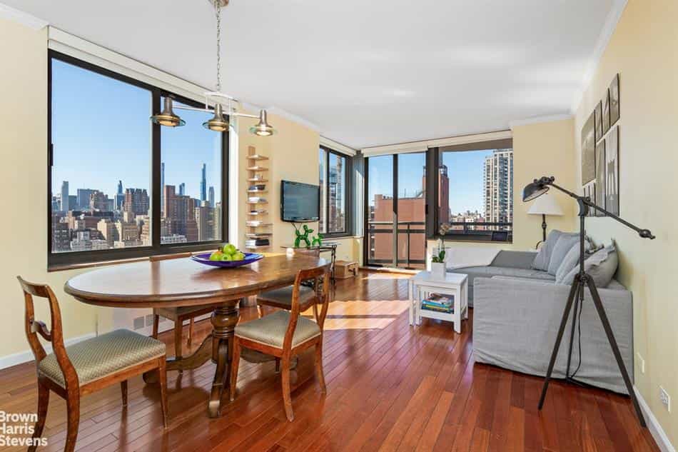 Condominium in Manhattan, New York 10018705