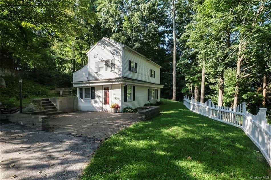 House in Putnam Lake, New York 10019247