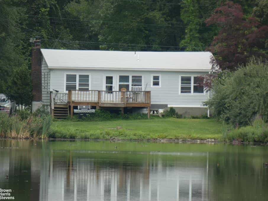 House in Hillside Lake, New York 10019466