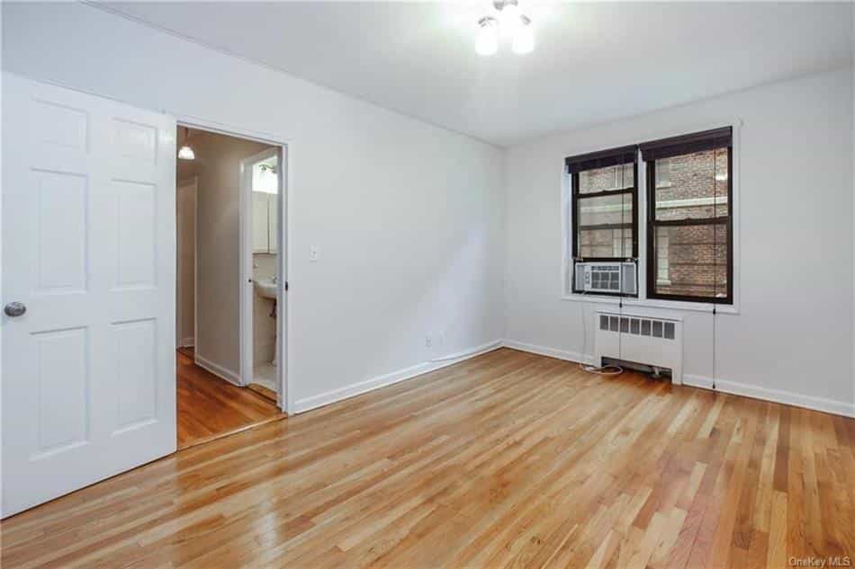 Condominium in White Plains, New York 10019521
