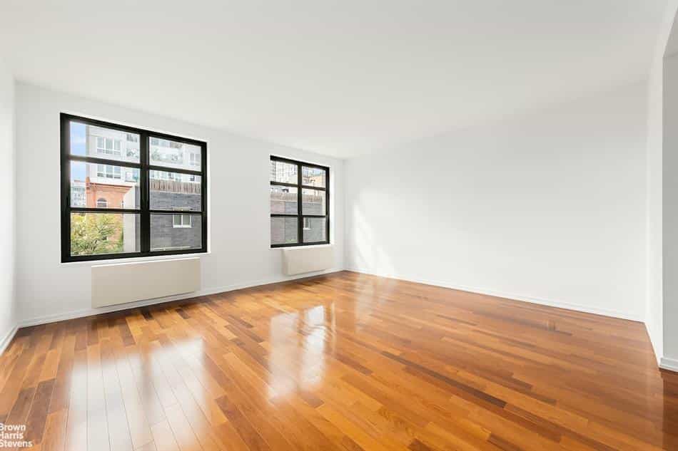 Condominium in New York, New York 10019532