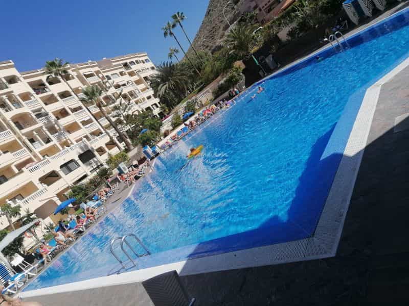 Condominium in Los Cristianos, Canary Islands 10019646