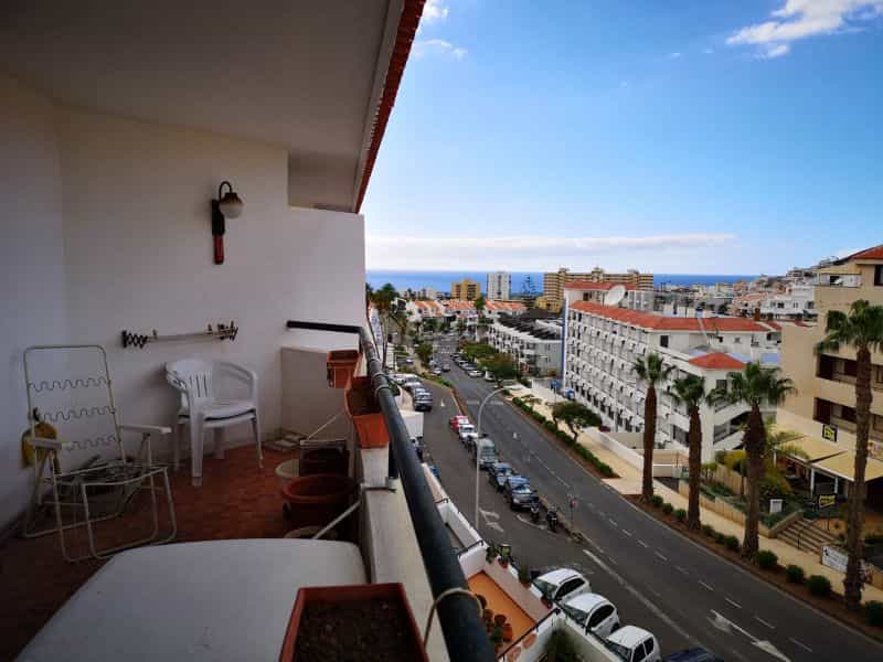Condominium in Los Cristianos, Canary Islands 10019677