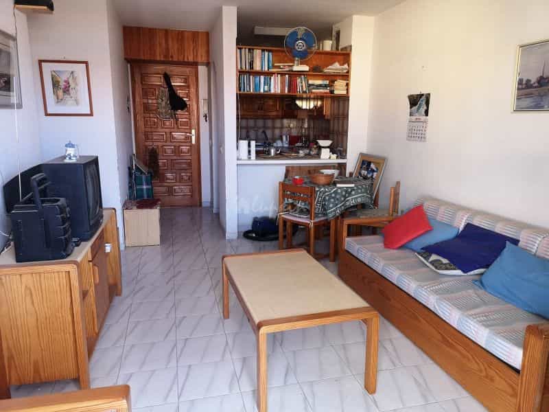 Condominium in Los Cristianos, Canary Islands 10019677