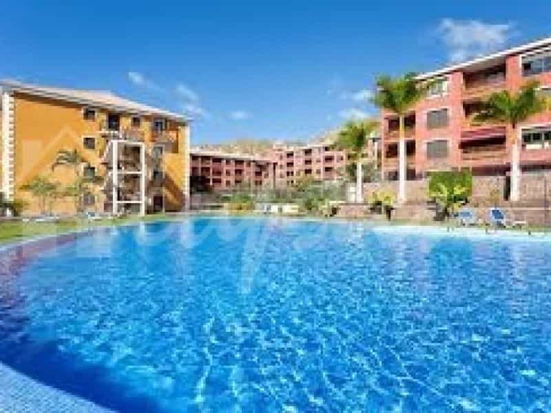 Condominium in Los Cristianos, Canarische eilanden 10019740
