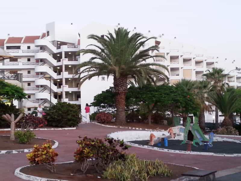 Condominium in Los Cristianos, Canary Islands 10019862
