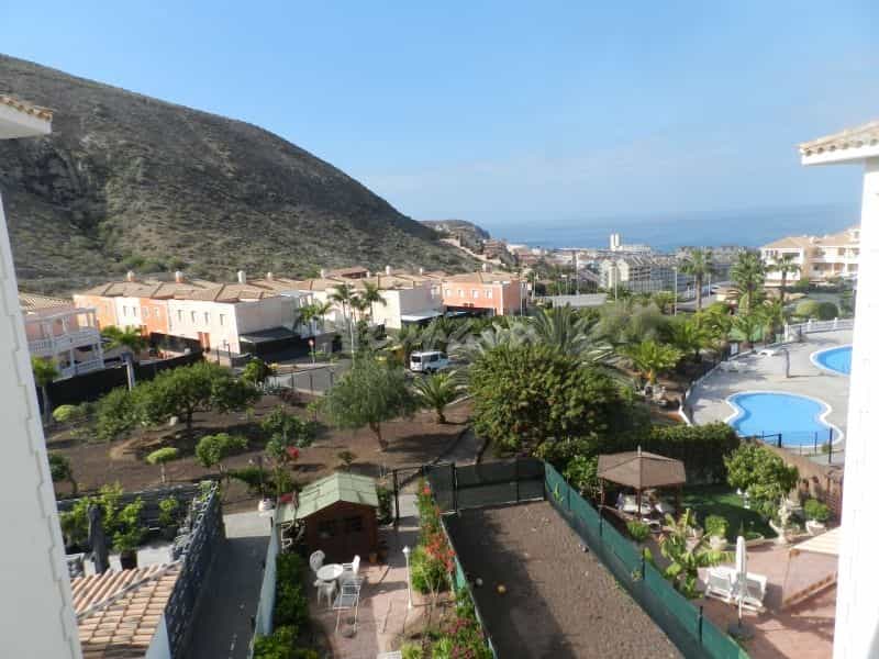 Condominium in Los Cristianos, Canary Islands 10019912