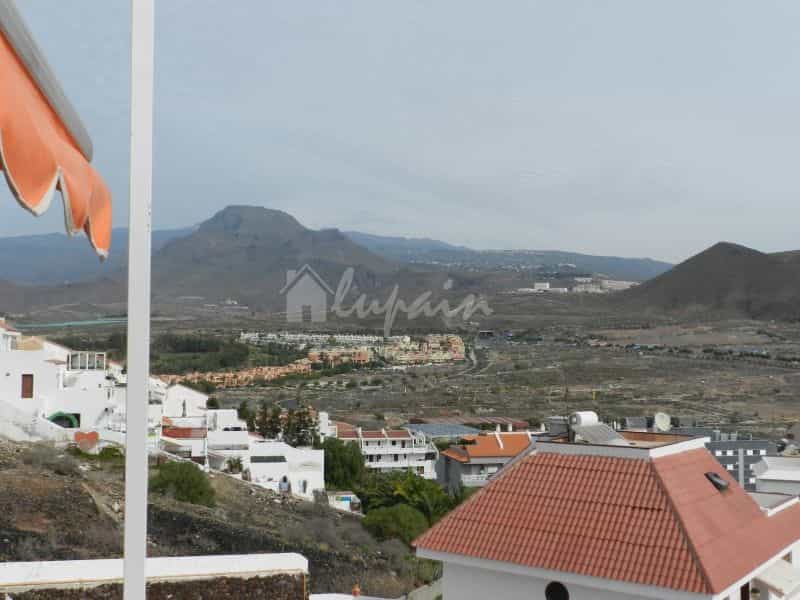 Condominium in Los Cristianos, Canary Islands 10019934