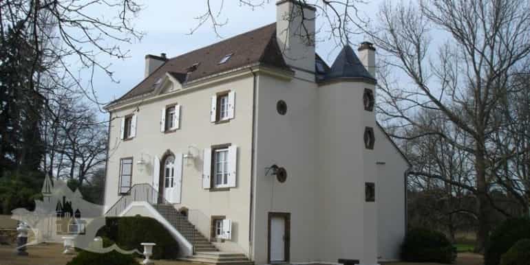 House in Le Mans, Pays de la Loire 10020585