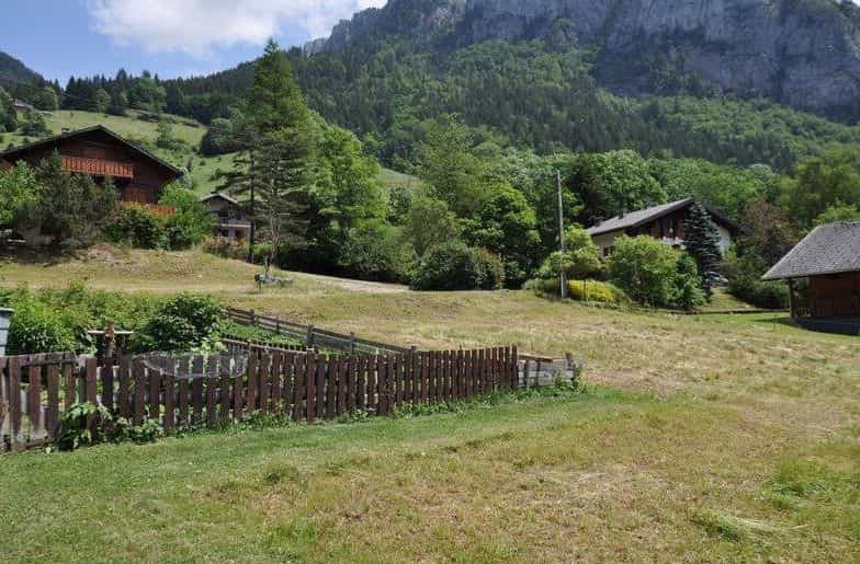 Rumah di Ketertinggalan, Auvergne-Rhone-Alpes 10020903