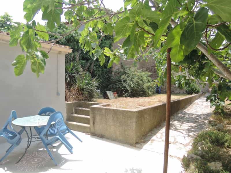 بيت في Fabrezan, Languedoc-Roussillon 10021051
