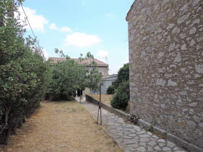 房子 在 Fabrezan, Languedoc-Roussillon 10021051
