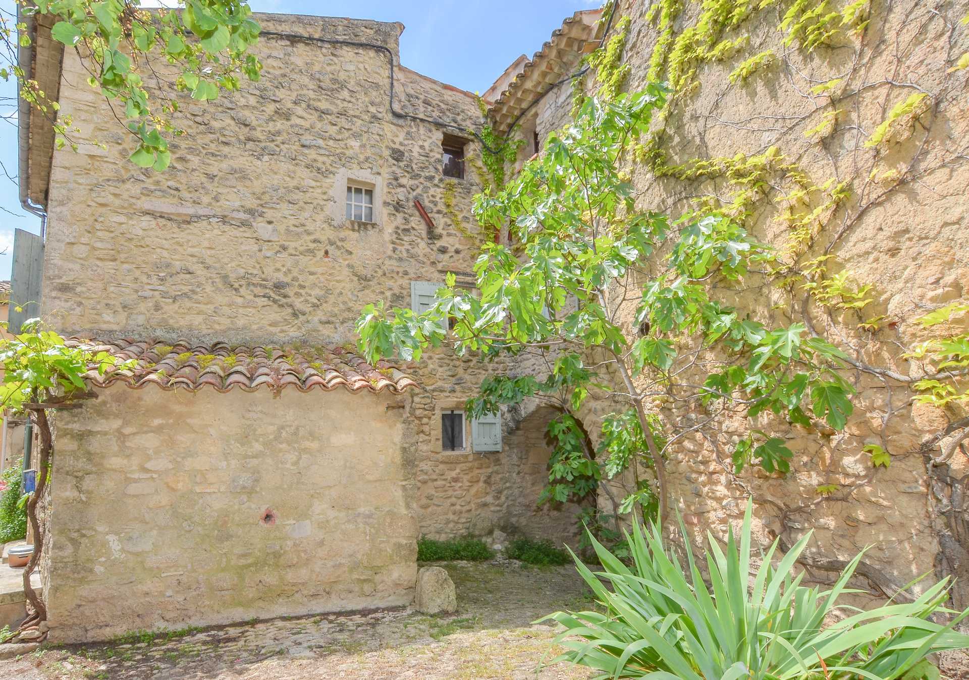 House in Viens, Provence-Alpes-Cote d'Azur 10021057