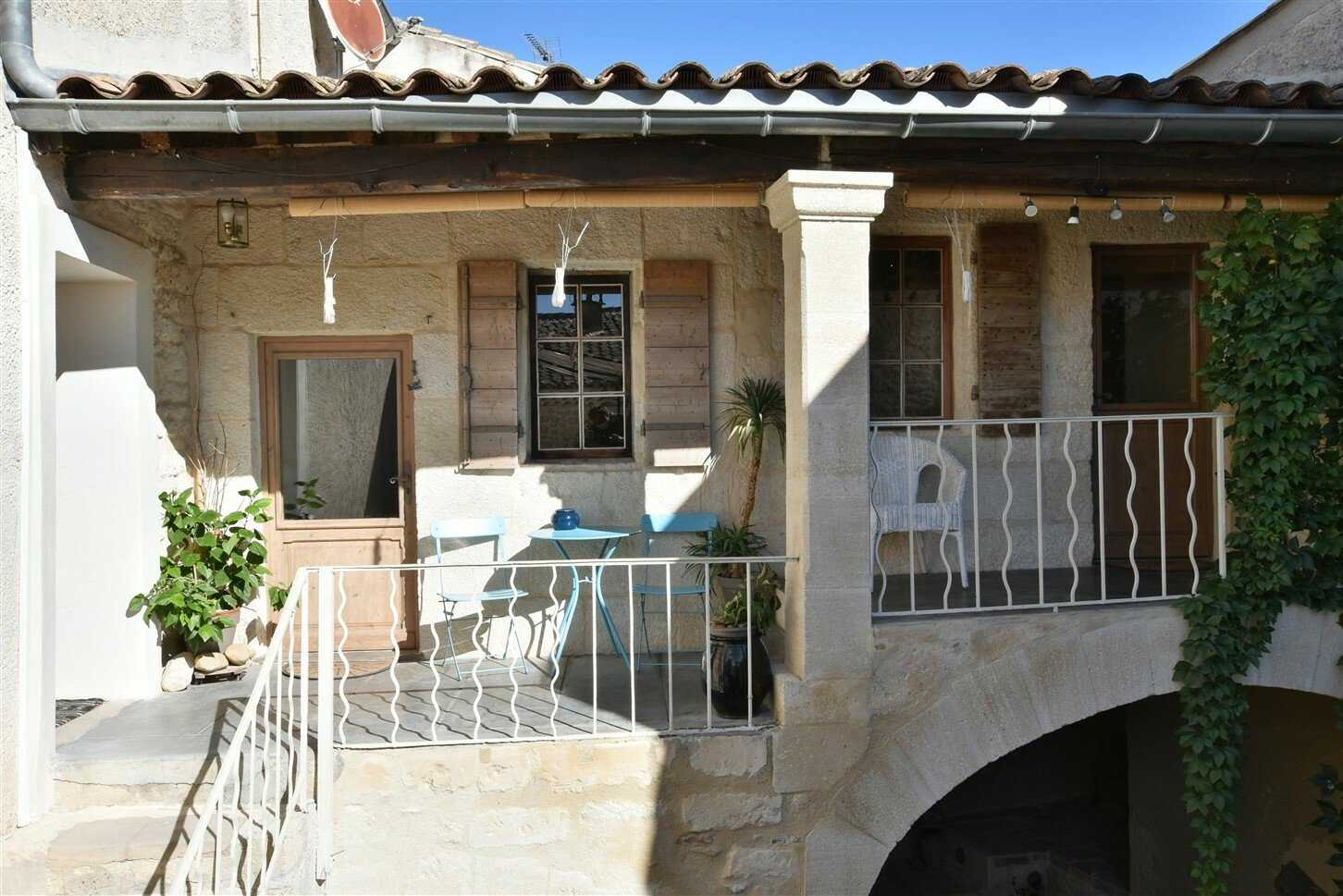بيت في Sommieres, Languedoc-Roussillon 10021139