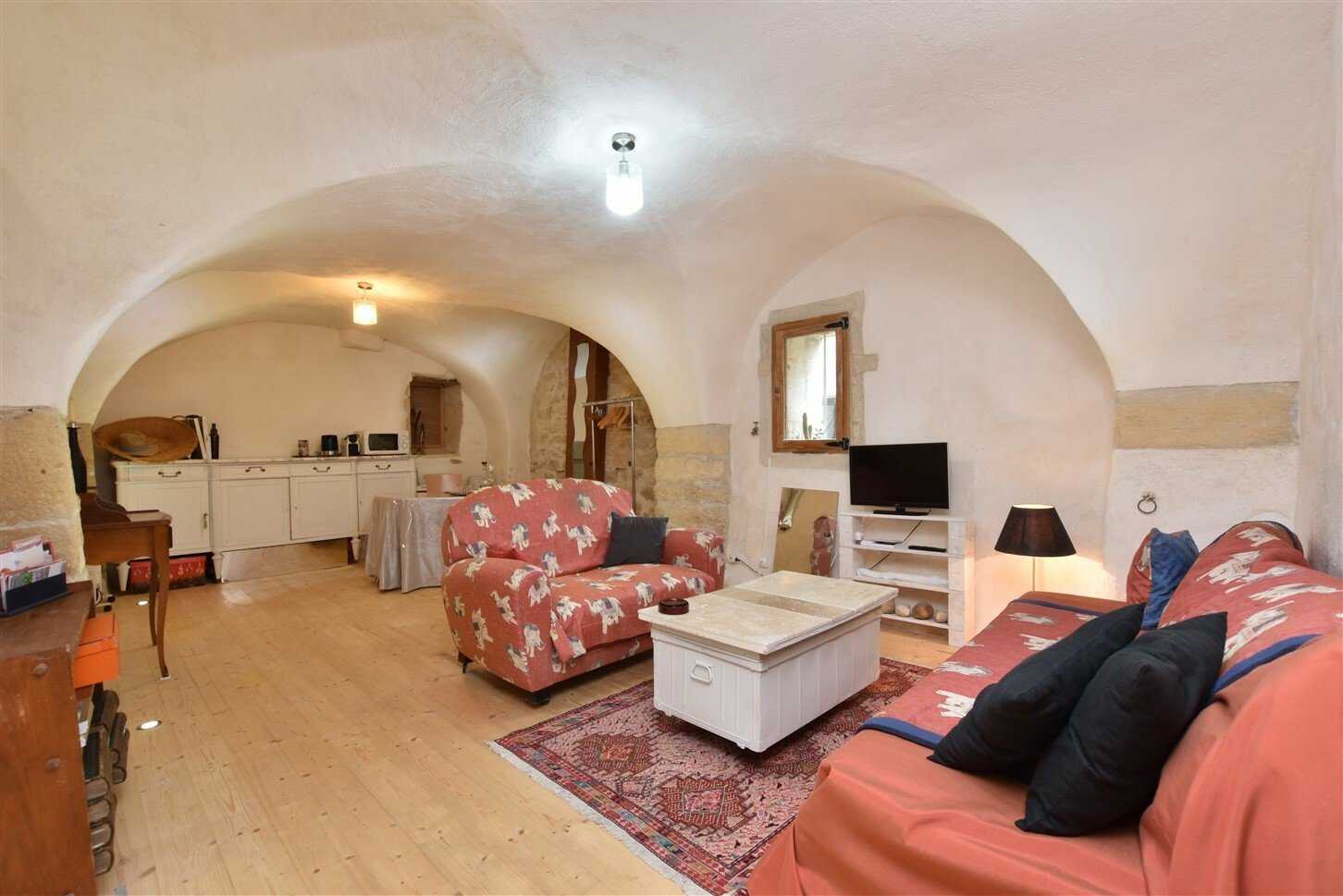 بيت في Sommieres, Languedoc-Roussillon 10021139
