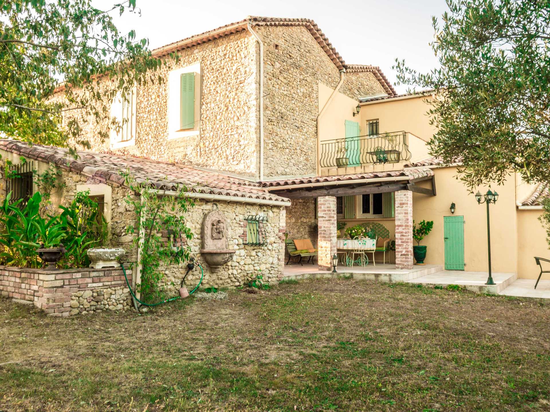 房子 在 Boisset-et-Gaujac, Languedoc-Roussillon 10021145