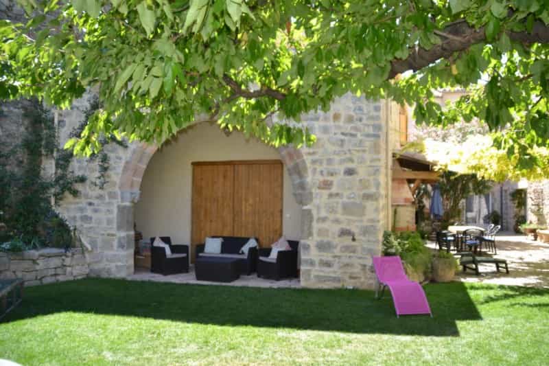 집 에 Lagrasse, Languedoc-Roussillon 10021162