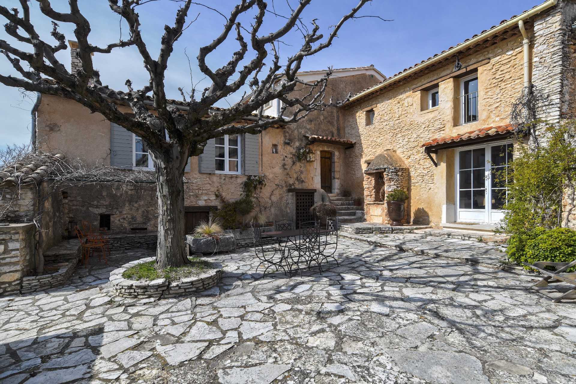 Hus i Saint-Saturnin-les-Apt, Provence-Alpes-Cote d'Azur 10021169