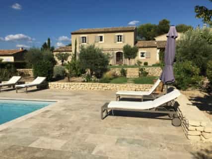 房子 在 Maubec, Provence-Alpes-Cote d'Azur 10021174