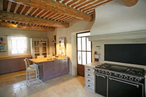 Huis in Maubec, Provence-Alpes-Cote d'Azur 10021174
