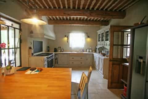 房子 在 Maubec, Provence-Alpes-Cote d'Azur 10021174