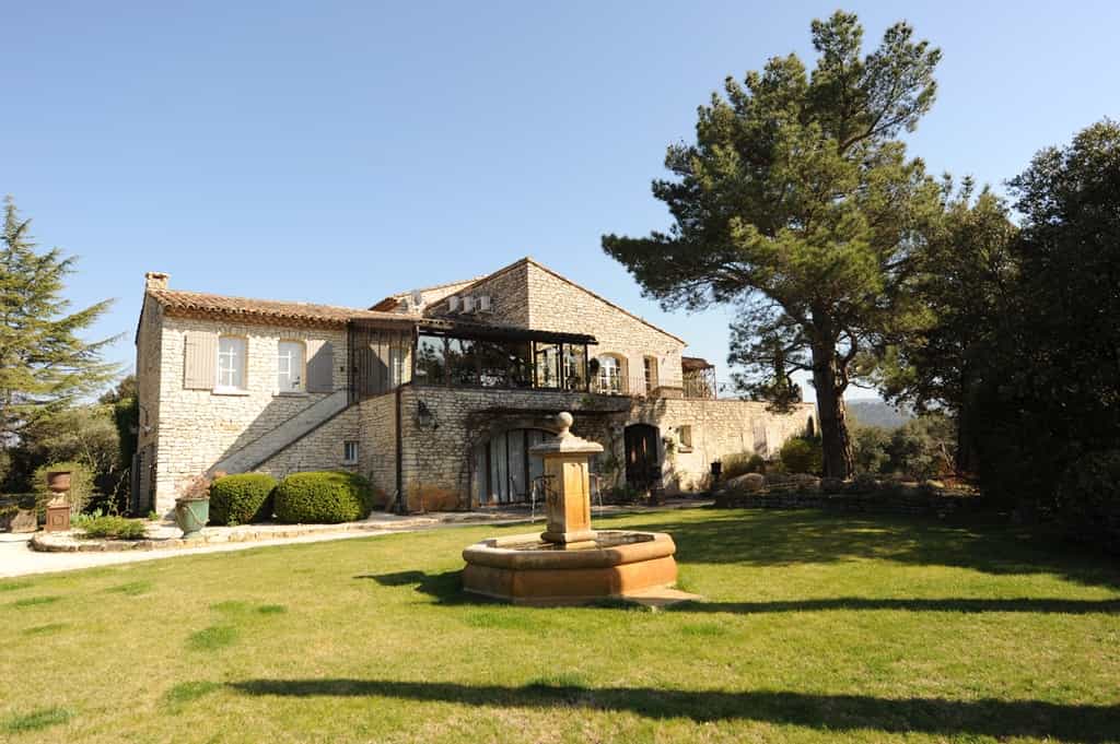 House in Menerbes, Provence-Alpes-Cote d'Azur 10021184