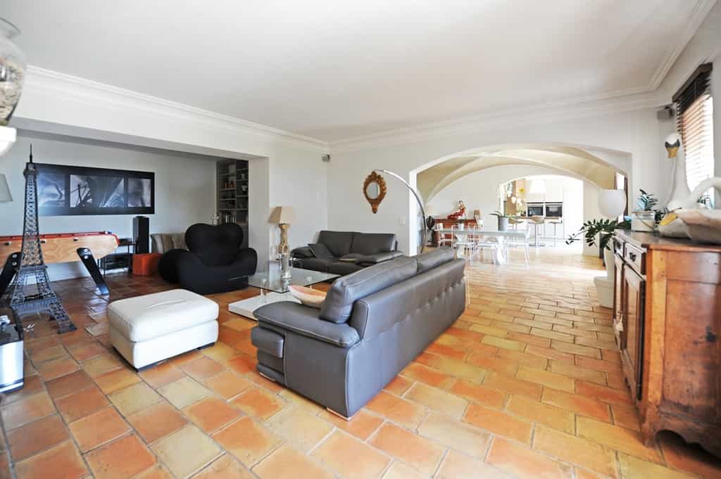 жилой дом в Gordes, Provence-Alpes-Cote d'Azur 10021185