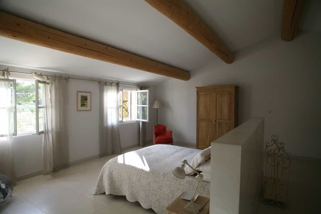 집 에 Lourmarin, Provence-Alpes-Cote d'Azur 10021187