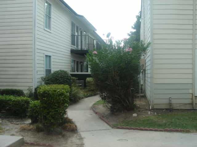 Condominium in Southside Place, Texas 10021473