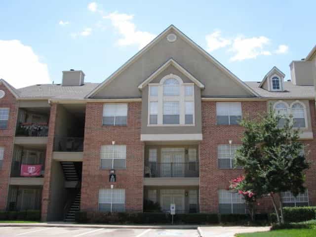 Condominium in Southside Place, Texas 10021525