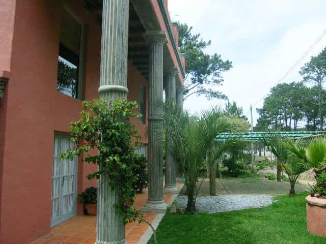Condominium in Punta del Este,  10022419