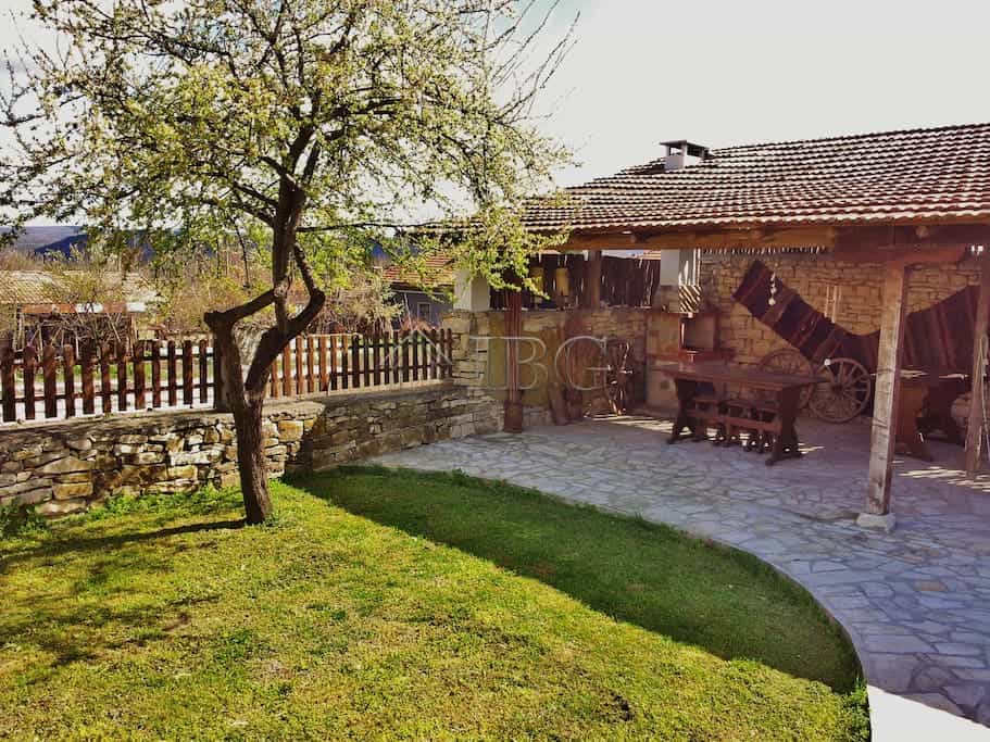 房子 在 KutsIna, VelIko Tarnovo 10023864