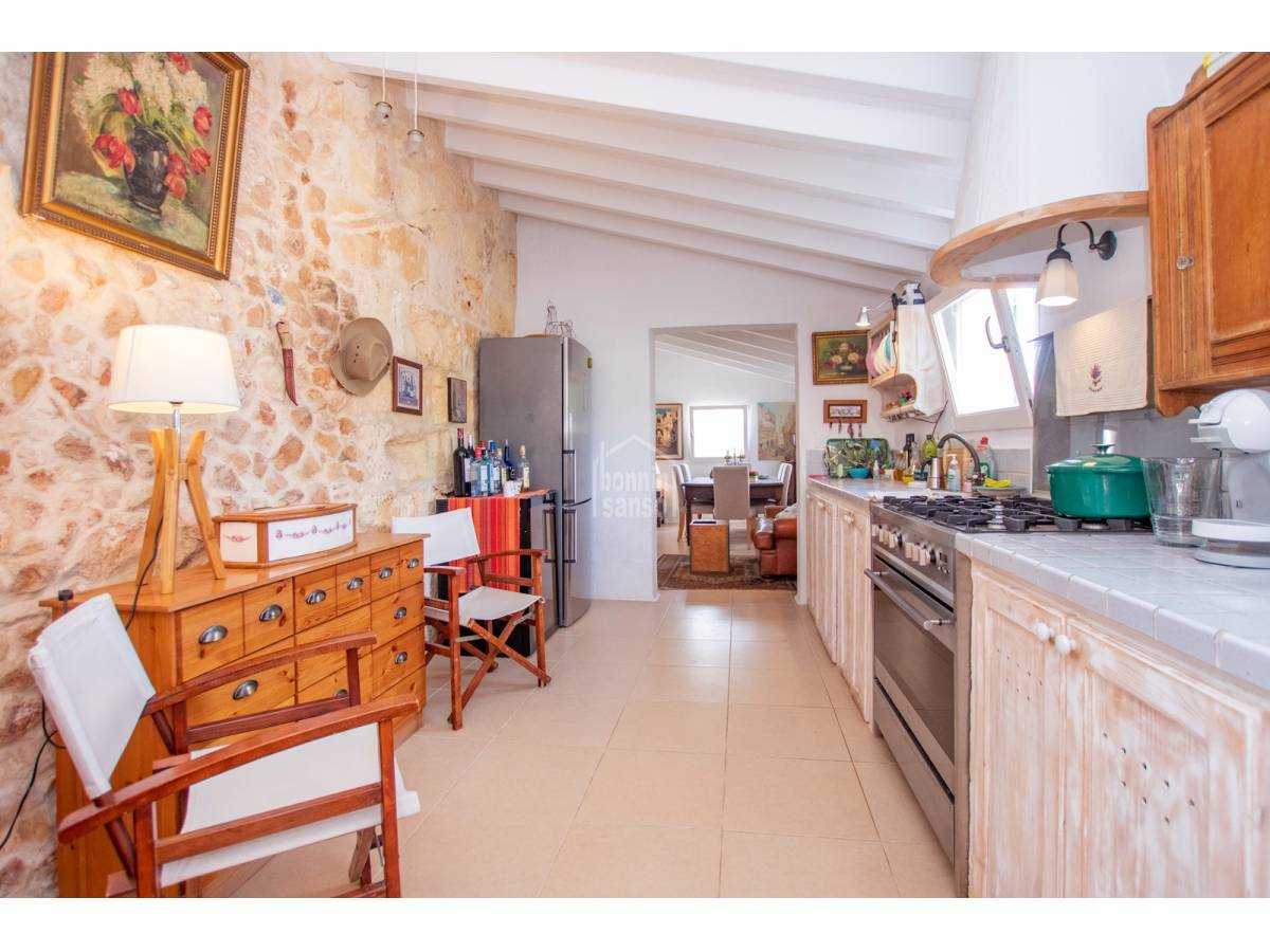 жилой дом в San Luis, Menorca 10024325