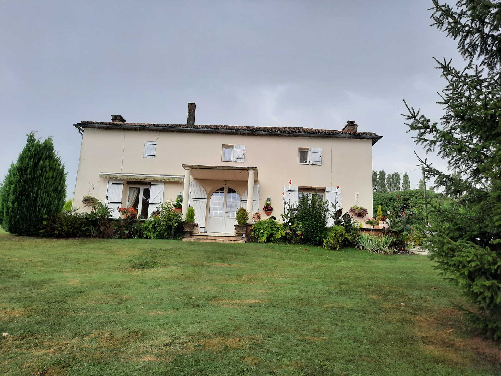 rumah dalam Caubon-Saint-Sauveur, Nouvelle-Aquitaine 10024398