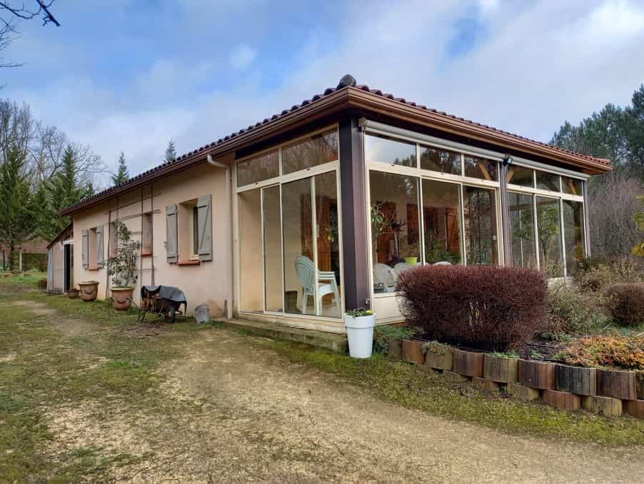 House in Lacapelle-Biron, Nouvelle-Aquitaine 10024415