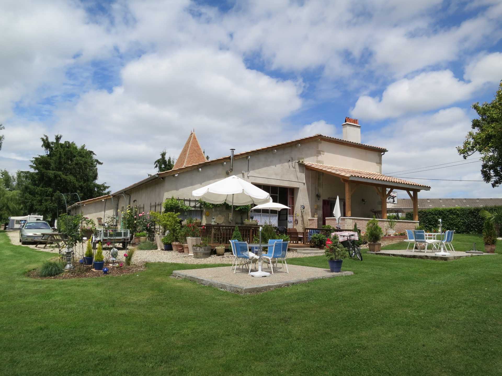 House in Monbahus, Nouvelle-Aquitaine 10024449