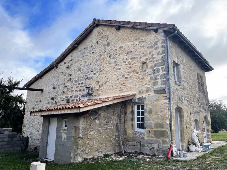 House in Monbahus, Nouvelle-Aquitaine 10024452