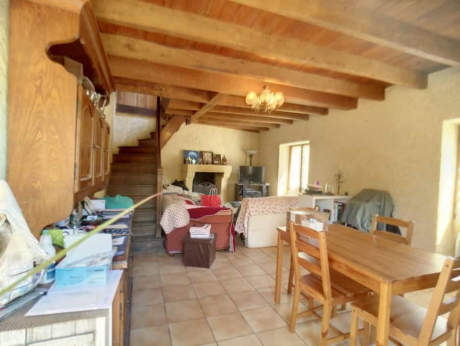 بيت في Castels, Nouvelle-Aquitaine 10024582
