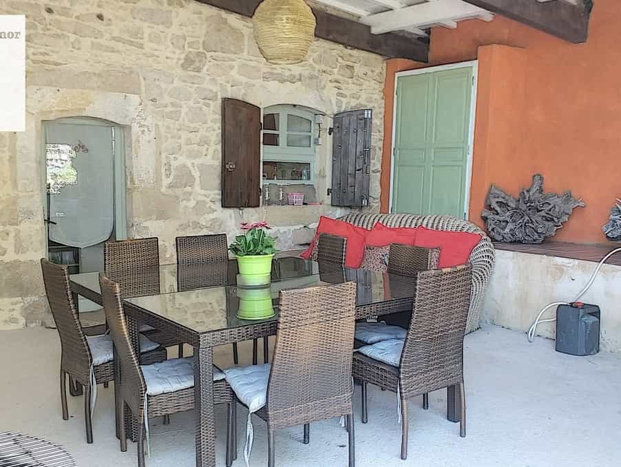 House in Vezac, Nouvelle-Aquitaine 10024861