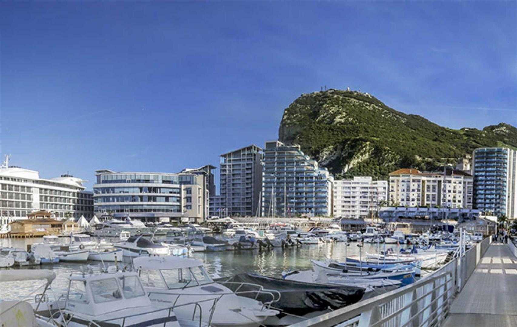 Condominio en Majestic Ocean Plaza, Gibraltar 10024913