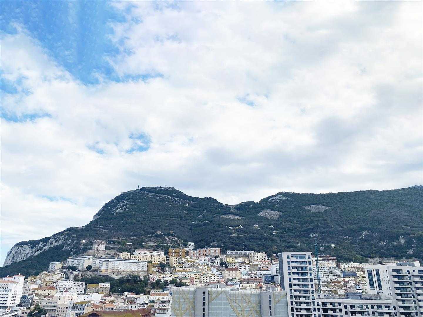 Кондоминиум в Eurotowers, Gibraltar 10024956