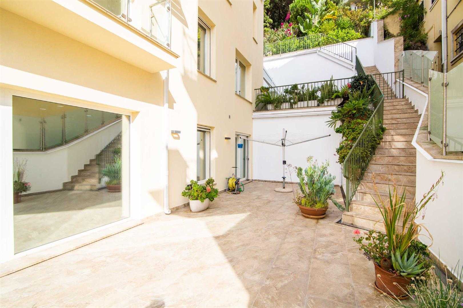 Huis in South District, Gibraltar 10024974