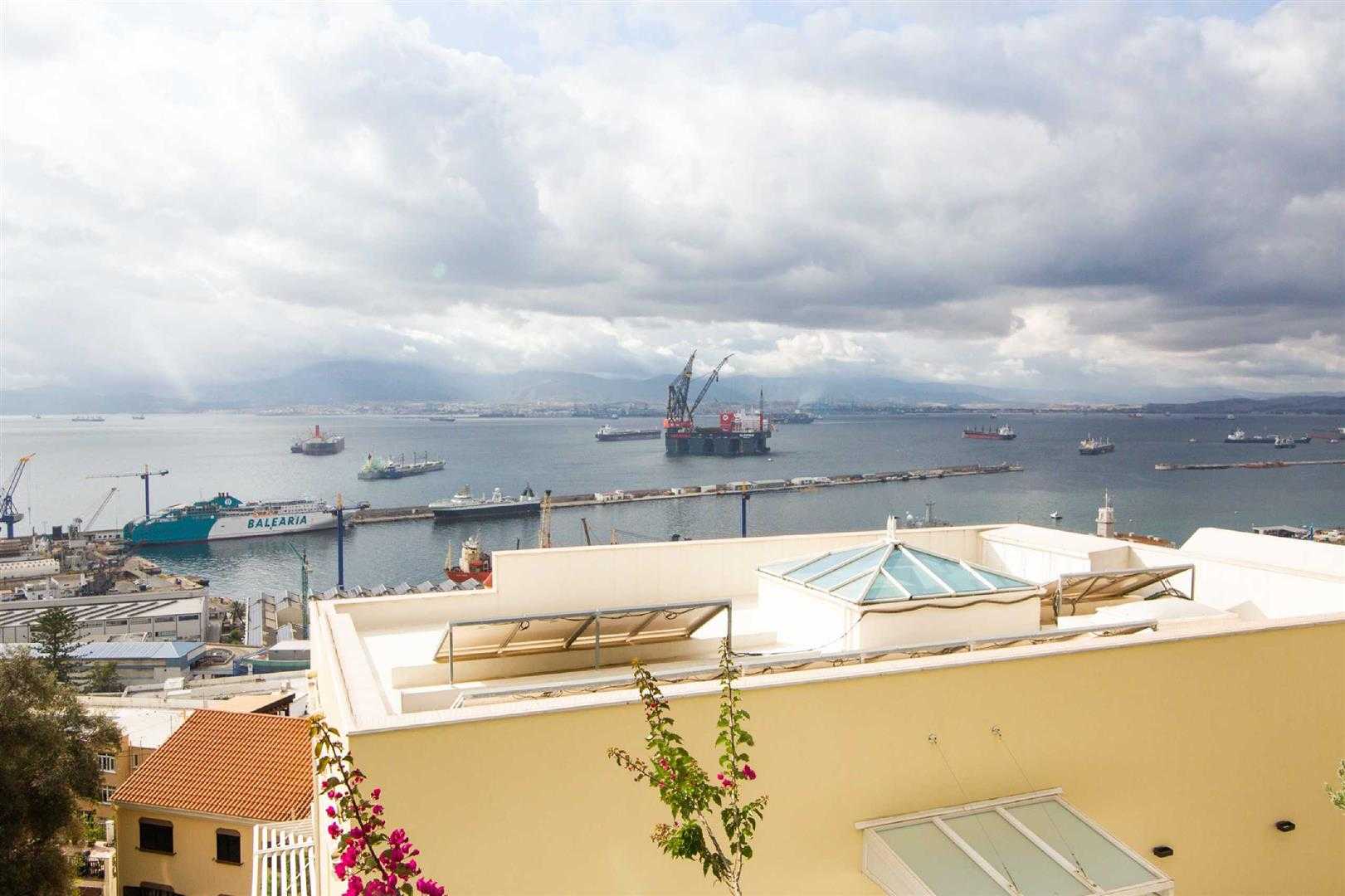 Huis in South District, Gibraltar 10024974