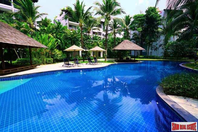Condominium in Ban Choeng Thale, Phuket 10025059