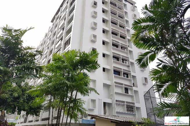 Condominium in Ban Na Song, Krung Thep Maha Nakhon 10025501