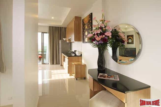 Condominium dans Ban Lum Fuang, Phuket 10025526