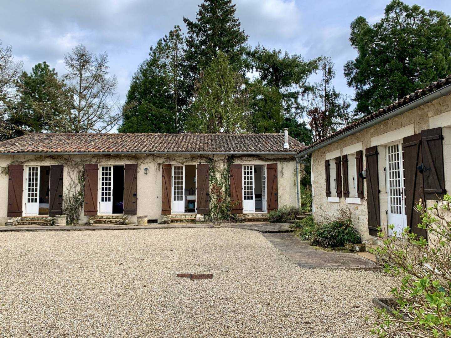 房子 在 Brossac, Poitou-Charentes 10025569
