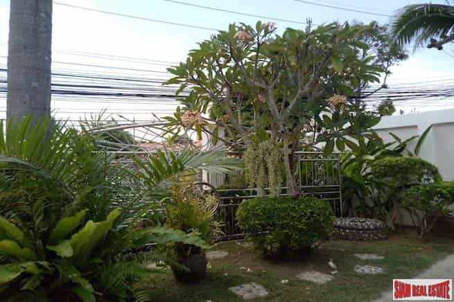 Huis in Ban Sai Yuan, Phuket 10025570
